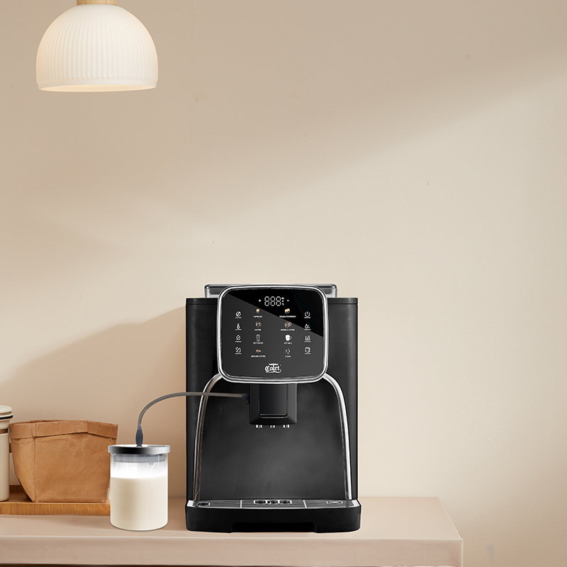 6種類のコーヒードリンクをワンタッチで作る全自動コーヒーメー - Coffee & Tea Collective のレビューと価格