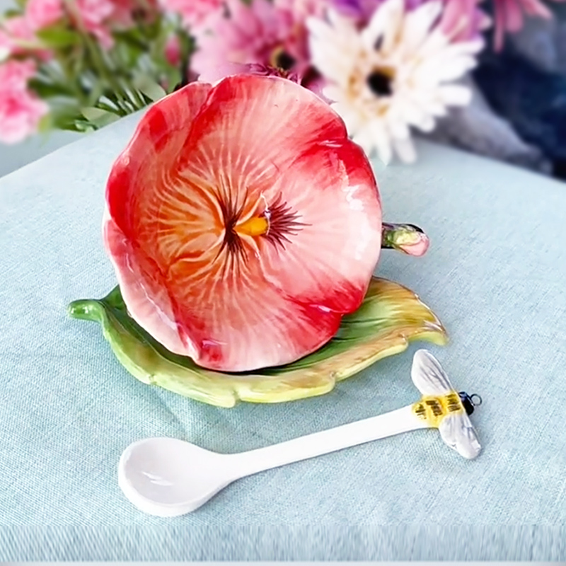 陶器の花柄コーヒーカップ＆ソーサー、スプーン付き。精巧なエン - Coffee Or Tea Please のレビューと価格
